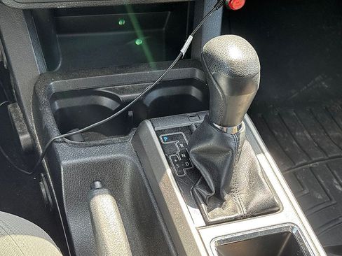 Used 2016 Toyota Tacoma SR5 w/ SR5 Appearance Package (SN) RWD image 12
