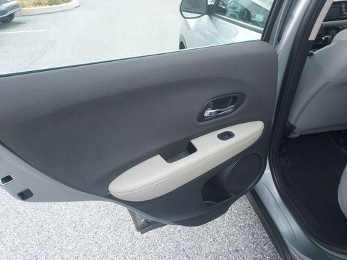 Used 2019 Honda HR-V LX image 15