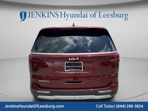 Used 2024 Kia Carnival LX FWD image 6