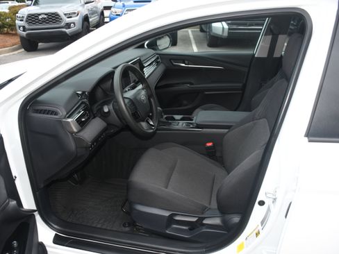 Used 2025 Toyota Camry LE FWD image 7