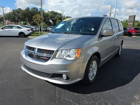 Used 2019 Dodge Grand Caravan SXT FWD image 2