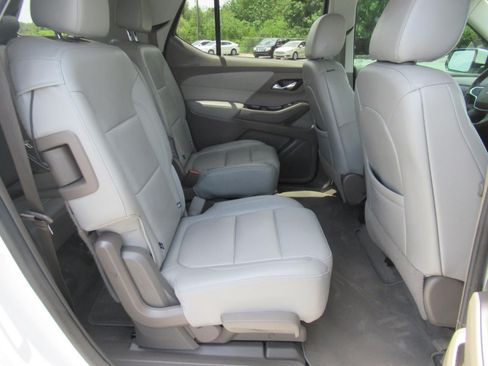 Used 2021 Chevrolet Traverse LT w/ LT Premium Package FWD image 34
