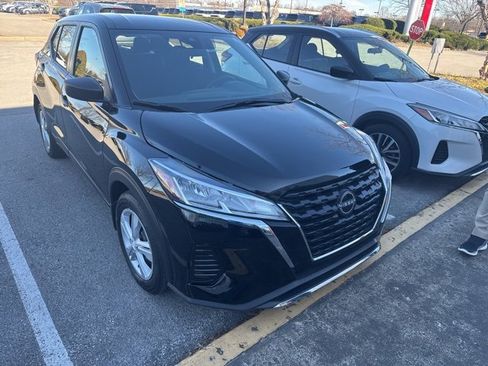 Certified 2025 Nissan Kicks Play S image 1