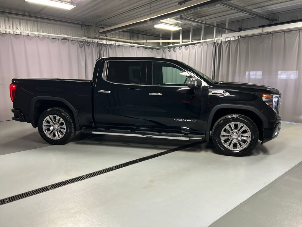 Used 2024 GMC Sierra 1500 Denali w/ Technology Package AWD/4WD image 8
