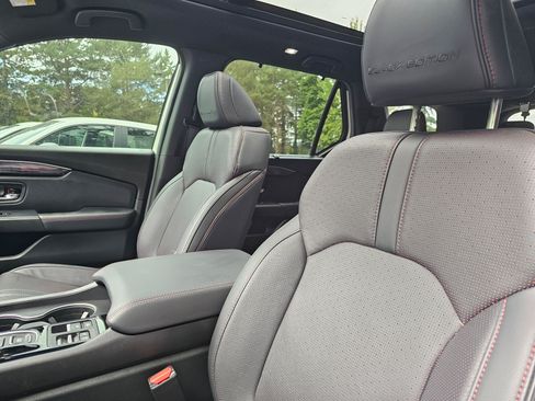 Certified 2025 Honda Pilot Black Edition image 25