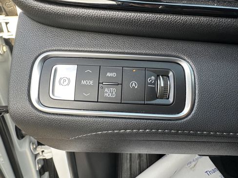 Used 2025 Buick Enclave Preferred image 23