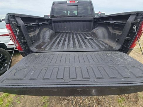 Used 2019 RAM 1500 Laramie AWD/4WD image 10