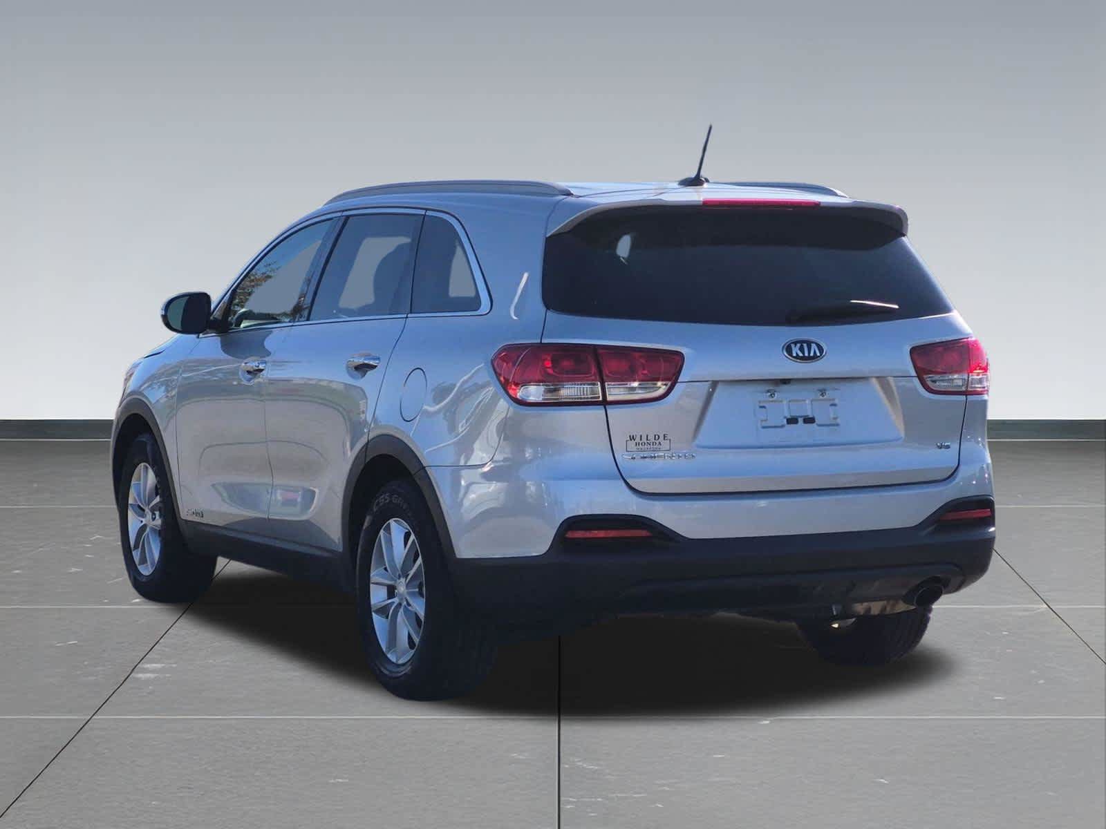 Used 2018 Kia Sorento LX AWD/4WD image 4
