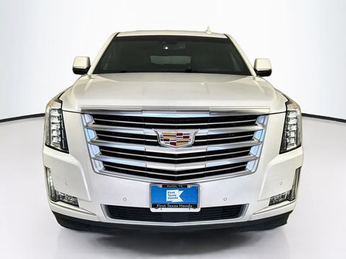 Used 2016 Cadillac Escalade ESV Platinum RWD image 2