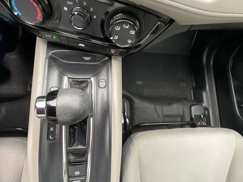 Used 2020 Honda HR-V LX image 36