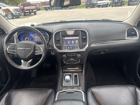 Used 2020 Chrysler 300 Limited image 17