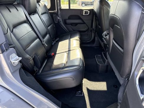 Used 2022 Jeep Wrangler Unlimited Sahara AWD/4WD image 19