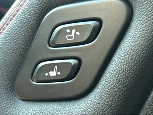 Used 2022 Genesis G70 3.3T w/ Sport Advanced Package image 27