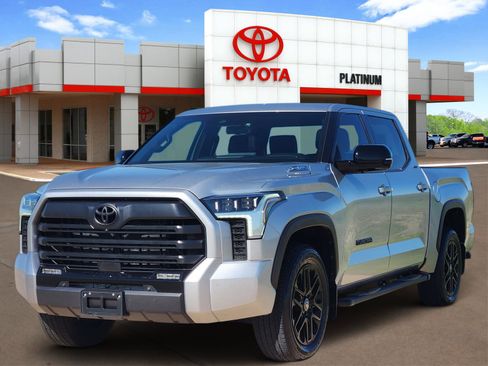 Used 2025 Toyota Tundra Limited AWD/4WD image 2