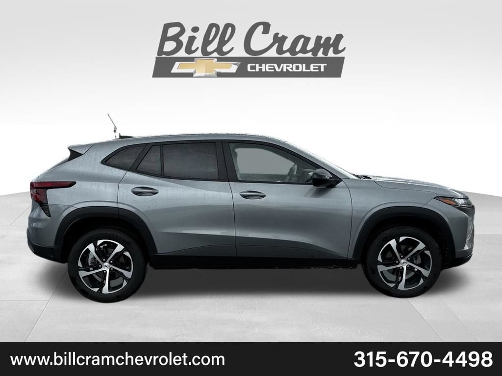Used 2024 Chevrolet Trax RS FWD image 27