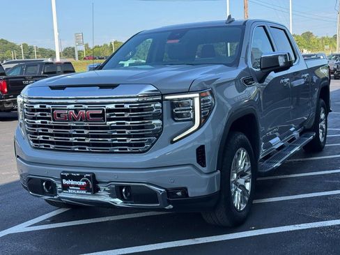 Used 2025 GMC Sierra 1500 Denali w/ Technology Package AWD/4WD image 11
