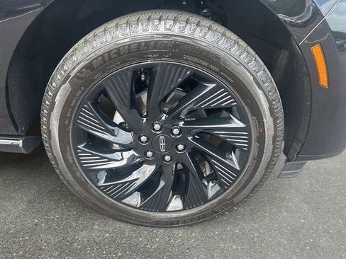 New 2026 Lincoln Navigator Reserve w/ Jet Appearance Package AWD/4WD image 9