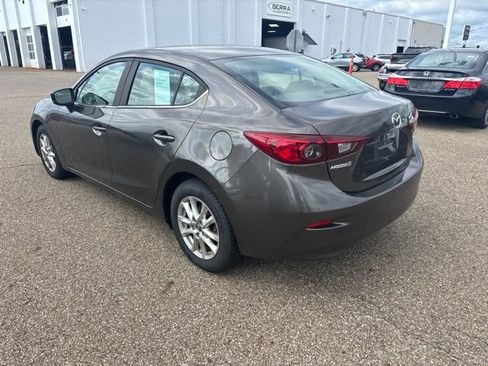 Used 2017 MAZDA MAZDA3 Sport w/ Preferred Equipment Package FWD image 4