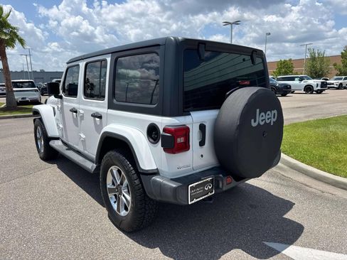 Used 2018 Jeep Wrangler Unlimited Sahara AWD/4WD image 8