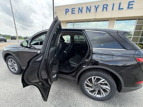 Used 2023 Lincoln Corsair AWD w/ Equipment Group 101A image 13