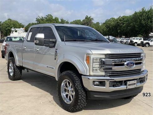 Used 2017 Ford F250 Lariat w/ Lariat Ultimate Package AWD/4WD image 3