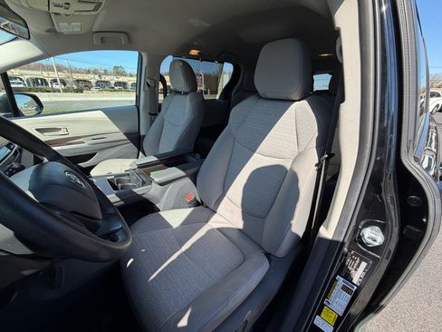 Used 2024 Toyota Sienna LE image 15