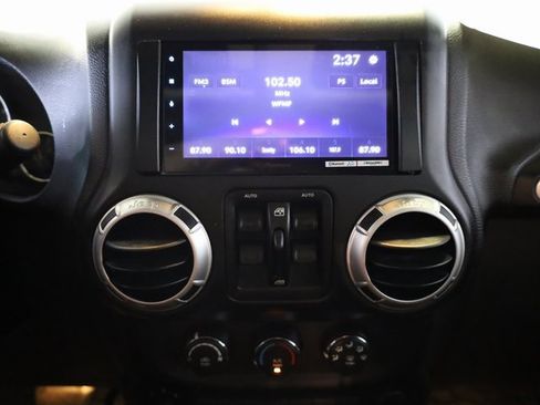 Used 2015 Jeep Wrangler Unlimited Rubicon w/ Max Tow Package image 20