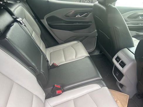 Used 2024 GMC Terrain SLT FWD image 17