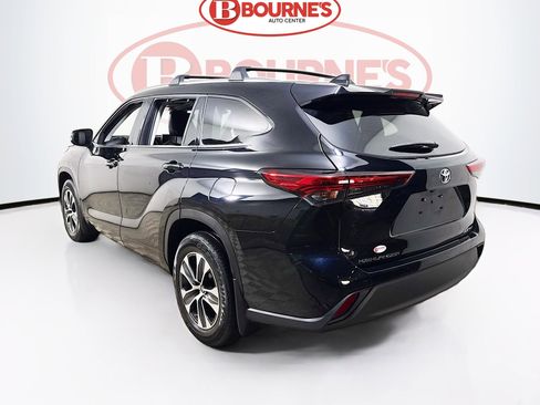 Used 2020 Toyota Highlander XLE image 8