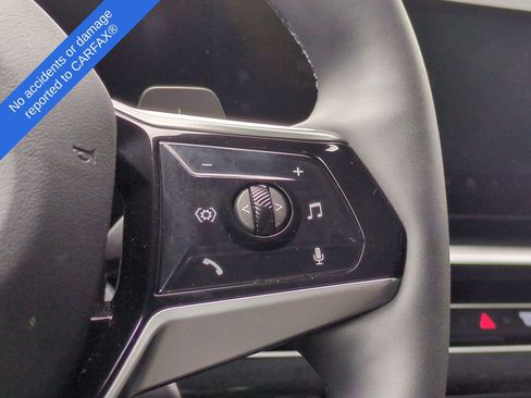 Used 2025 BMW 530i xDrive w/ Premium Package image 28