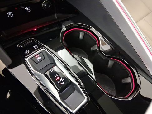 Used 2025 Audi Q5 Premium Plus w/ Premium Plus image 16