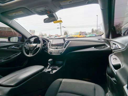 Used 2021 Chevrolet Malibu LT image 14