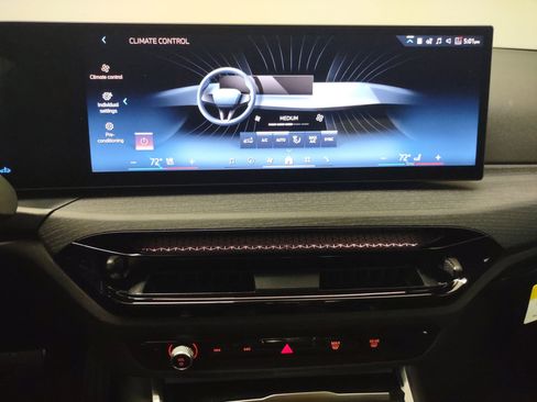 New 2026 BMW 330i Sedan w/ M Sport Package image 23