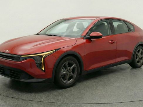 Used 2025 Kia K4 LXS image 3