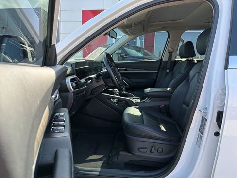 Used 2023 Kia Telluride EX w/ EX Captain's Chair Package image 12