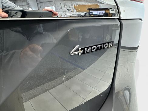 Used 2025 Volkswagen Atlas SEL AWD/4WD image 24