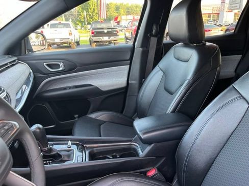 Used 2024 Jeep Compass Latitude AWD/4WD image 11