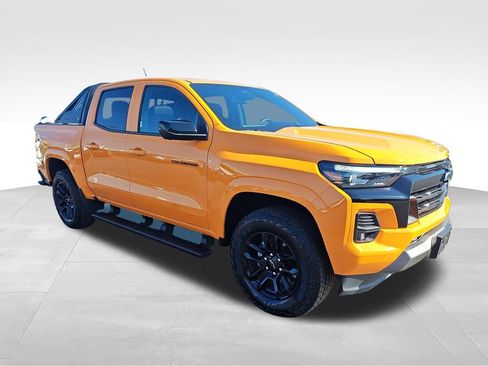 Used 2025 Chevrolet Colorado Z71 w/ Midnight Edition AWD/4WD image 7