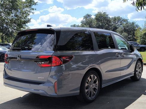 New 2026 Honda Odyssey Touring image 5