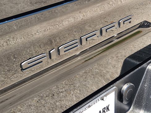 Used 2025 GMC Sierra 1500 AT4 w/ AT4 Premium Package AWD/4WD image 30