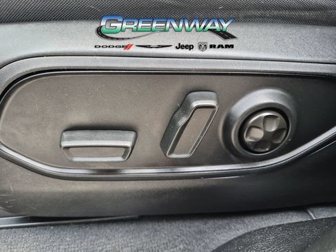 Used 2022 Jeep Grand Cherokee Laredo w/ Luxury Tech Group I AWD/4WD image 17