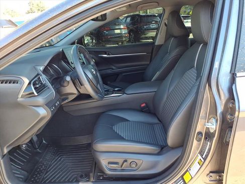 Used 2024 Toyota Camry SE image 13