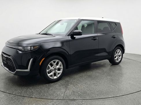 Used 2025 Kia Soul LX w/ LX Technology Package image 3