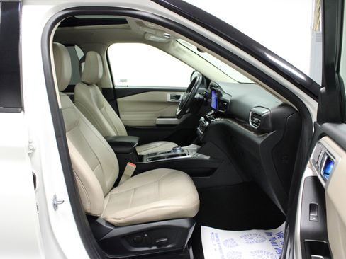 Used 2021 Ford Explorer Limited w/ Hybrid Equipment Group 310A image 17
