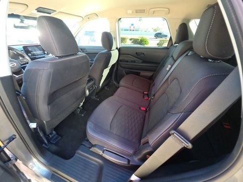 Used 2024 Nissan Pathfinder SV image 23