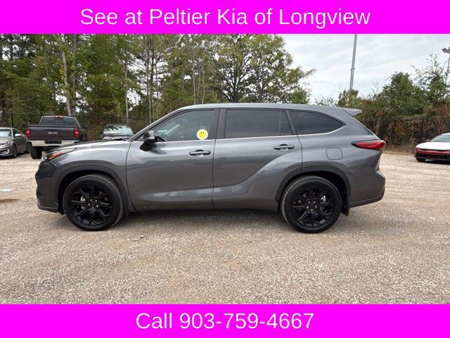 Used 2023 Toyota Highlander LE FWD image 2