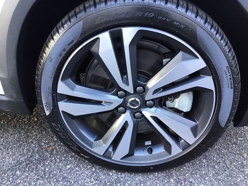 Certified 2025 Volvo V60 B5 Cross Country Plus image 13