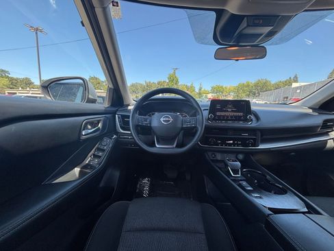 Used 2025 Nissan Rogue SV FWD image 36