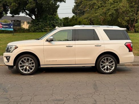 Used 2018 Ford Expedition Platinum AWD/4WD image 2