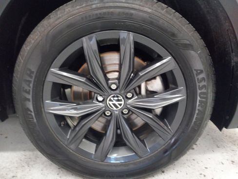 Used 2024 Volkswagen Tiguan SE image 4